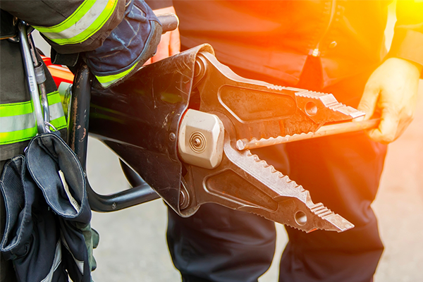 Operate Rescue Unit (Spreading and Cutting Tool)